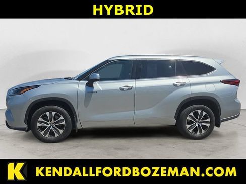 Used 2021 Toyota Highlander XLE AWD/4WD image 2