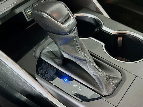 Used 2024 Toyota Highlander XLE image 25