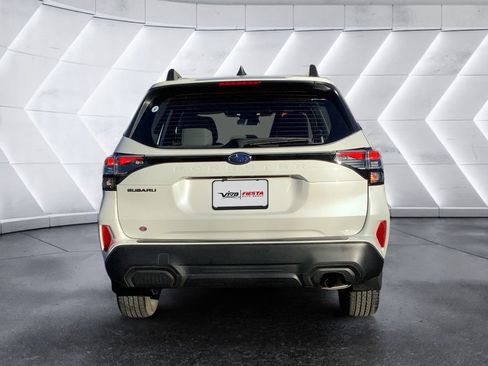 Used 2025 Subaru Forester Base image 5