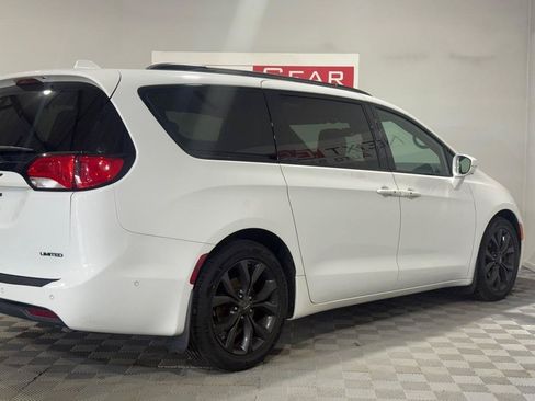 Used 2019 Chrysler Pacifica Limited w/ Advanced Safetytec Group FWD image 9