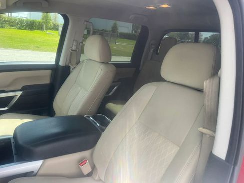 Used 2017 Nissan Titan SV image 24