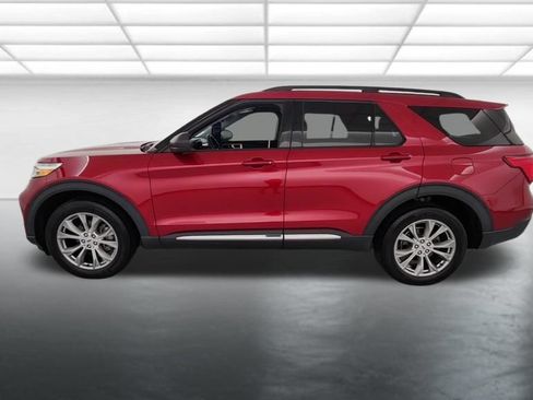 Used 2023 Ford Explorer XLT w/ Equipment Group 202A AWD/4WD image 5