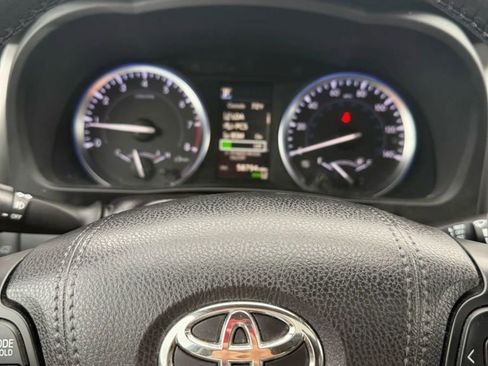 Used 2017 Toyota Highlander Limited image 21