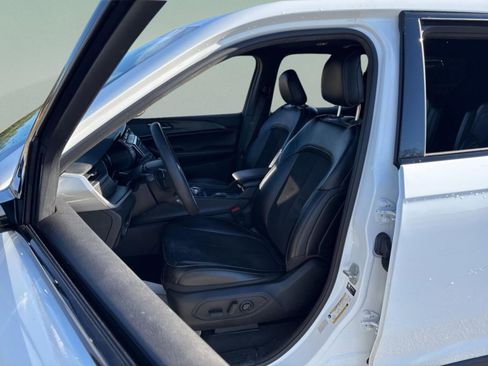 Used 2024 Jeep Grand Cherokee L Laredo image 25