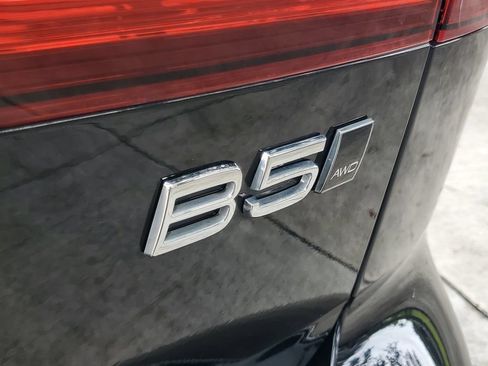 Certified 2025 Volvo V60 B5 Cross Country Plus AWD/4WD image 8