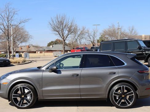 Used 2020 Porsche Cayenne Turbo image 6