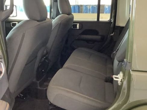 Used 2024 Jeep Wrangler Unlimited Sahara AWD/4WD image 16