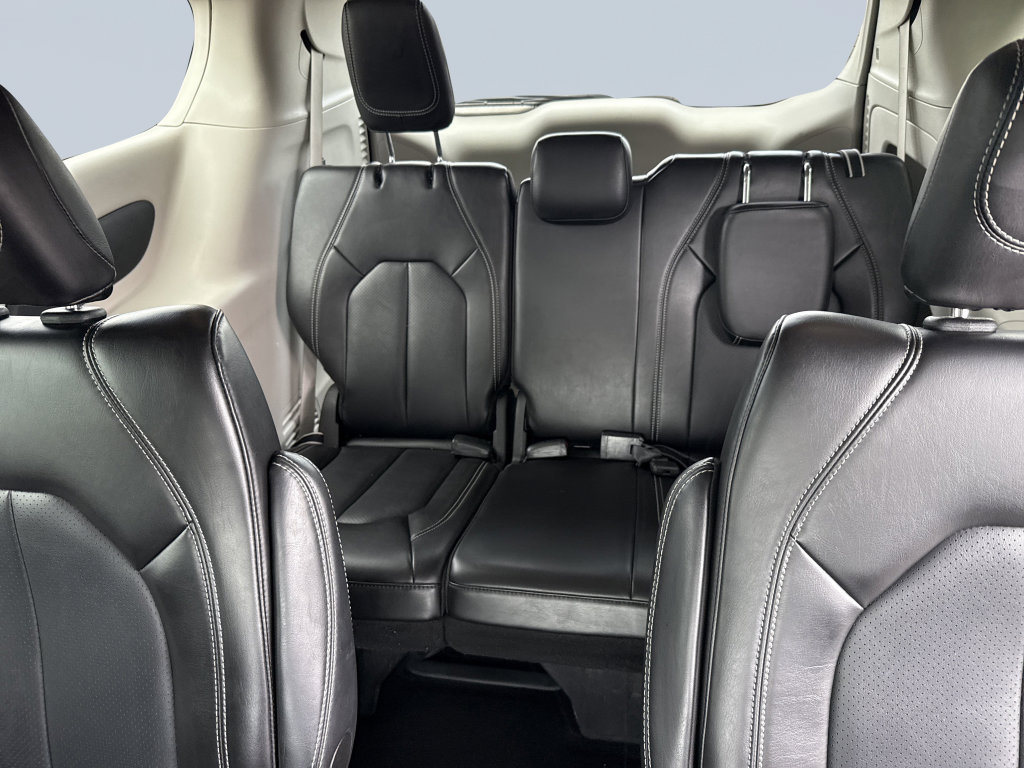 Used 2024 Chrysler Pacifica Touring-L FWD image 29