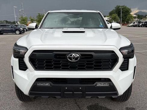 Certified 2024 Toyota Tacoma TRD Sport AWD/4WD image 9