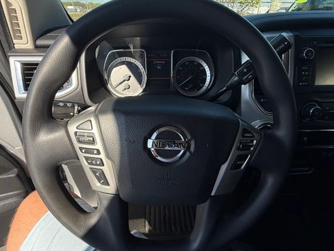 Used 2019 Nissan Titan SV image 29