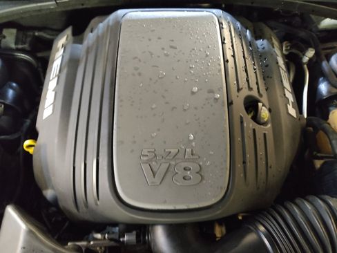 Used 2017 Dodge Challenger R/T image 30