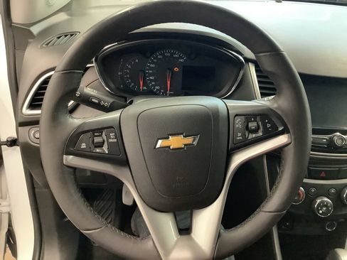 Used 2017 Chevrolet Trax LT w/ LT Convenience Package AWD/4WD image 6