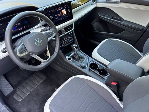Certified 2026 Volkswagen Taos SE w/ Panoramic Sunroof Package AWD/4WD image 10