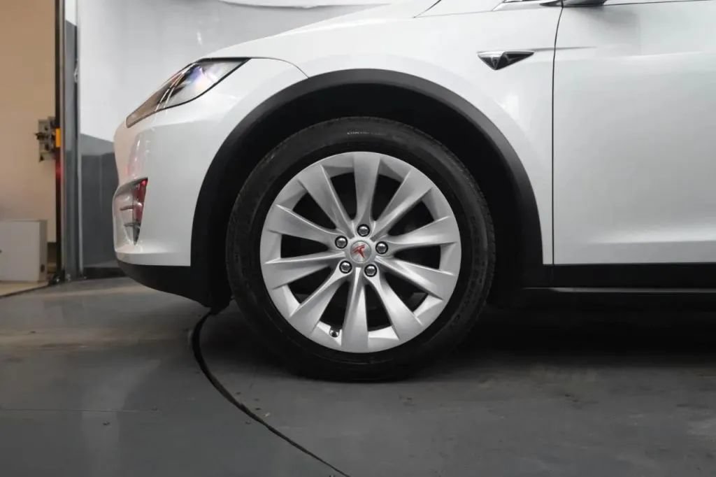 Used 2020 Tesla Model X Long Range AWD/4WD image 10