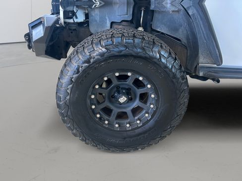 Used 2012 Jeep Wrangler Unlimited Sport AWD/4WD image 8
