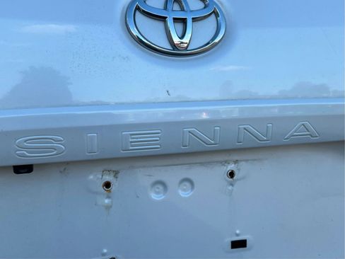 Used 2019 Toyota Sienna XLE Premium AWD/4WD image 30