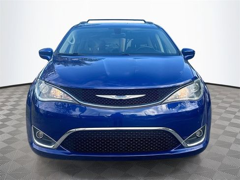 Used 2018 Chrysler Pacifica Touring-L image 2