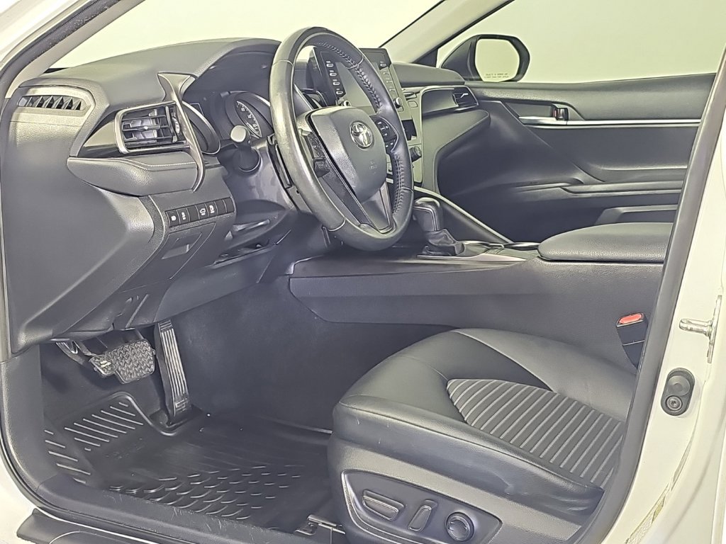 Used 2023 Toyota Camry SE FWD image 13