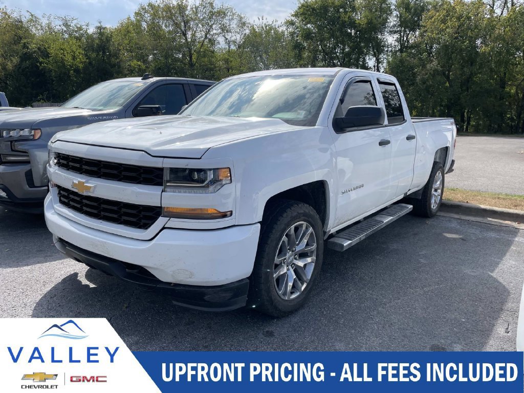 Used 2017 Chevrolet Silverado 1500 Custom w/ Custom Convenience Package AWD/4WD image 1