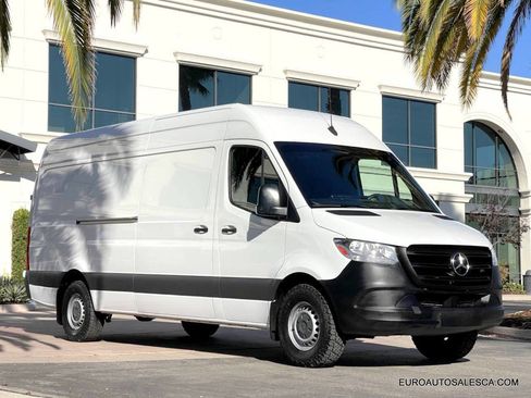 Used 2023 Mercedes-Benz Sprinter 2500 image 2