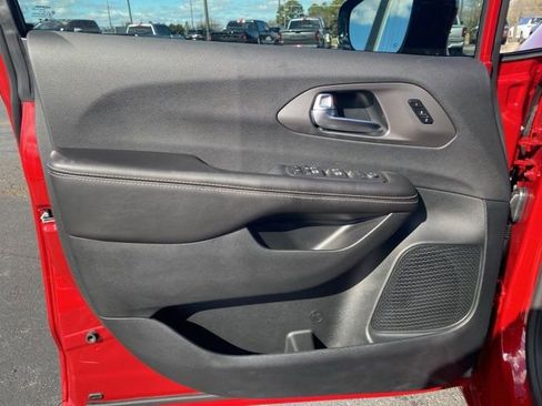 New 2026 Chrysler Pacifica Select image 9