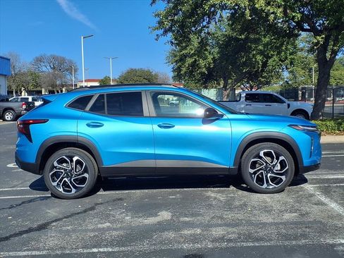New 2026 Chevrolet Trax RS w/ Sunroof Package image 3