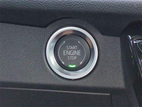 Used 2025 Chevrolet Traverse LT w/ Sun and Wheel Package image 36