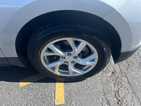 Used 2019 Chevrolet Equinox LT AWD/4WD image 2
