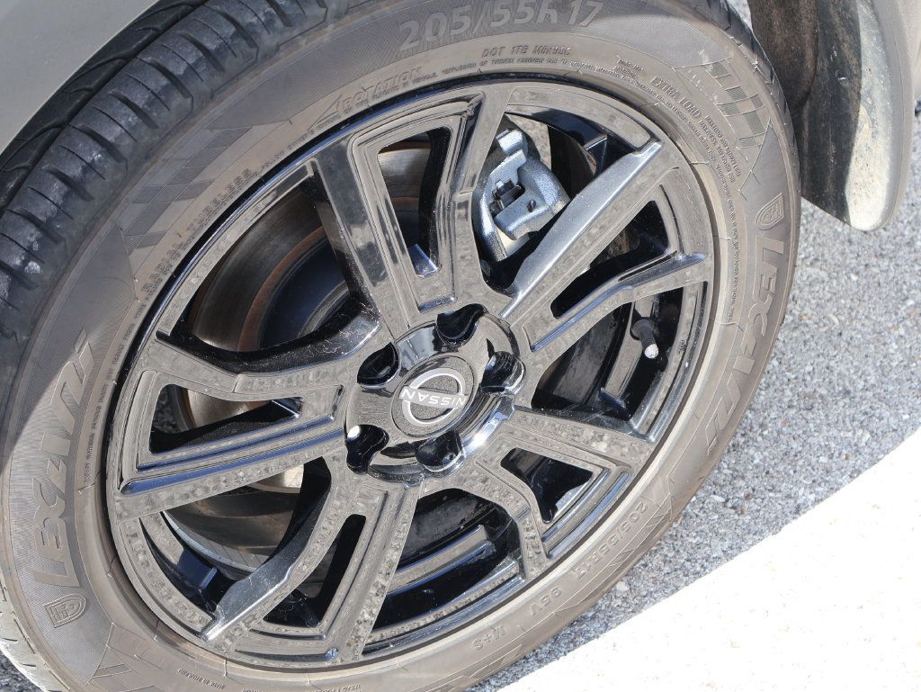 Used 2024 Nissan Kicks SR w/ SR Premium Package FWD image 39