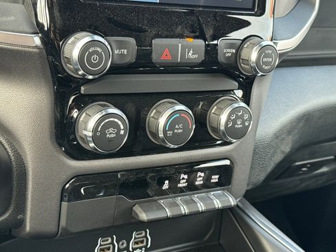 New 2026 RAM 1500 4x4 Crew Cab image 18