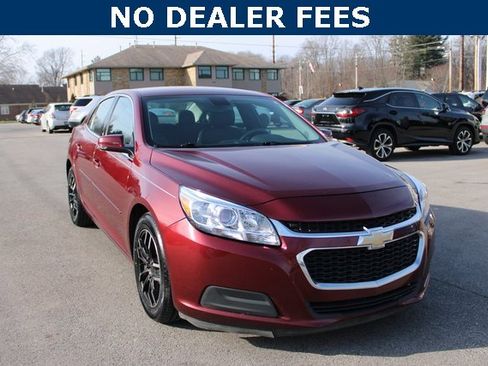 Used 2015 Chevrolet Malibu LT w/ Power Convenience Package image 2