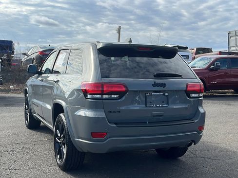 Used 2022 Jeep Grand Cherokee Laredo X image 6