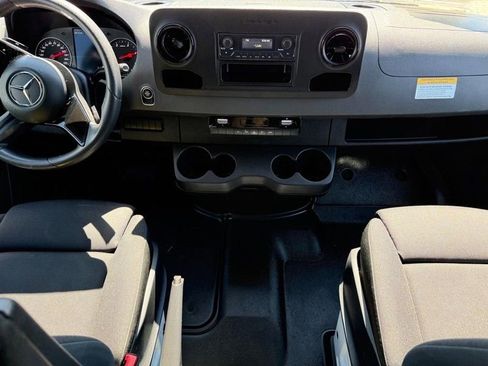 Used 2025 Mercedes-Benz Sprinter 2500 image 9