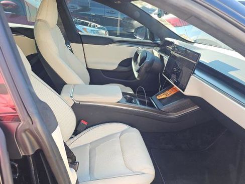 Used 2022 Tesla Model S Plaid image 5