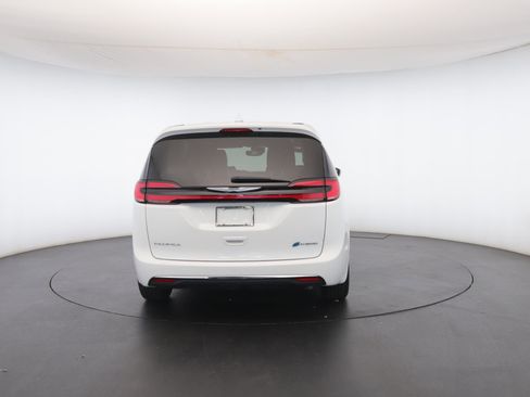 Used 2022 Chrysler Pacifica Touring-L image 25