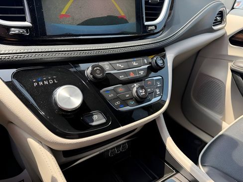 Used 2024 Chrysler Pacifica Limited FWD image 27