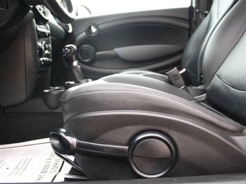 Used 2011 MINI Cooper Hardtop image 12