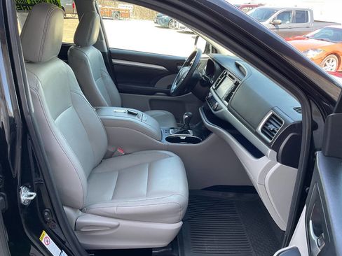 Used 2016 Toyota Highlander XLE image 48