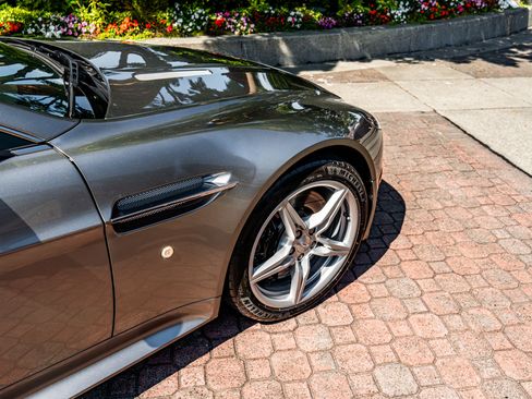 Used 2016 Aston Martin V8 Vantage S RWD image 9