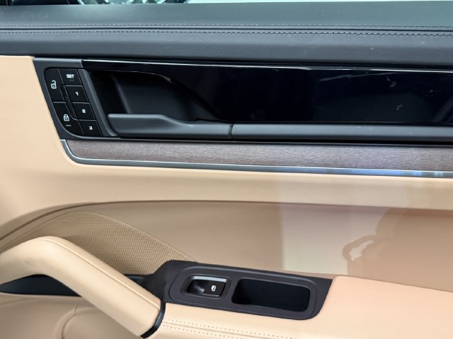 Certified 2026 Porsche Cayenne E-Hybrid AWD/4WD image 42
