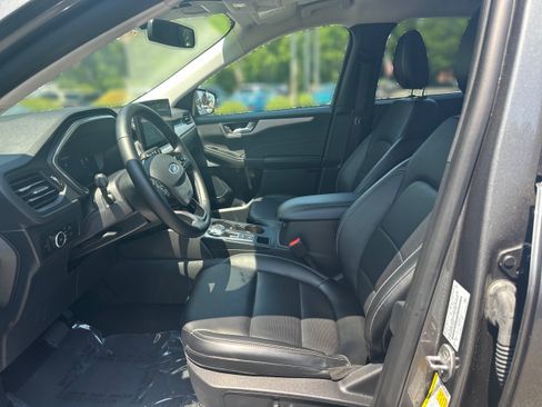Used 2025 Ford Escape Platinum AWD/4WD image 11