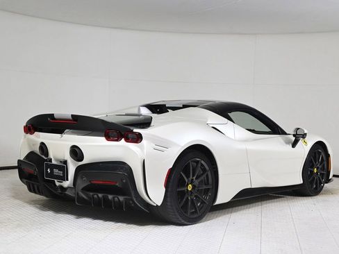 Used 2023 Ferrari SF90 Spider image 9