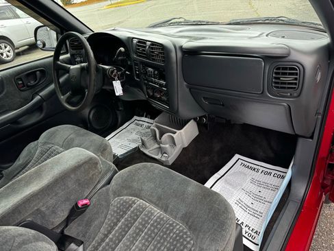 Used 2000 Chevrolet S10 Pickup LS w/ Preferred Equipment Group image 13