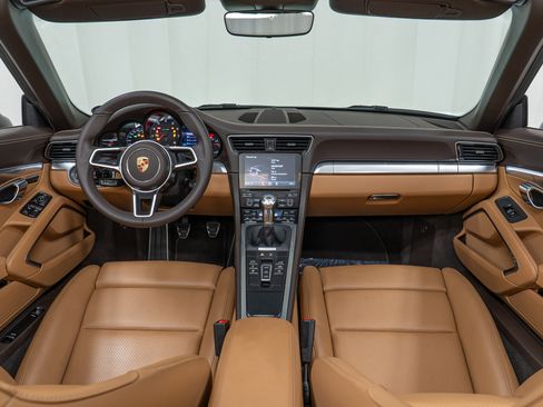 Used 2019 Porsche 911 Carrera image 18