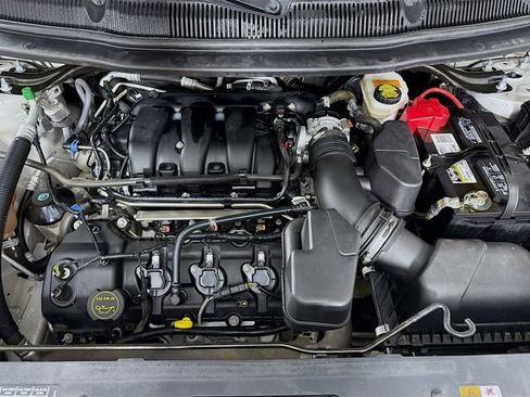 Certified 2018 Ford Explorer XLT w/ Equipment Group 202A image 32