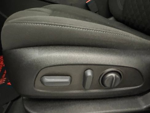 Used 2022 Chevrolet Blazer LT FWD image 17