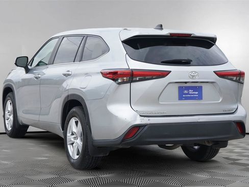 Used 2023 Toyota Highlander LE AWD/4WD image 6