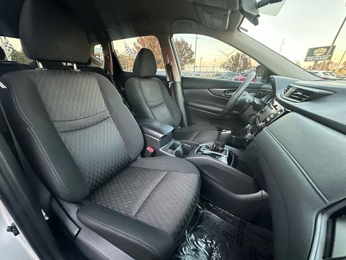 Used 2017 Nissan Rogue SV image 11