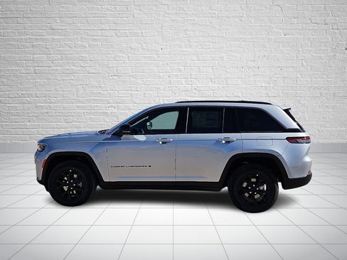 New 2026 Jeep Grand Cherokee Altitude AWD/4WD image 2