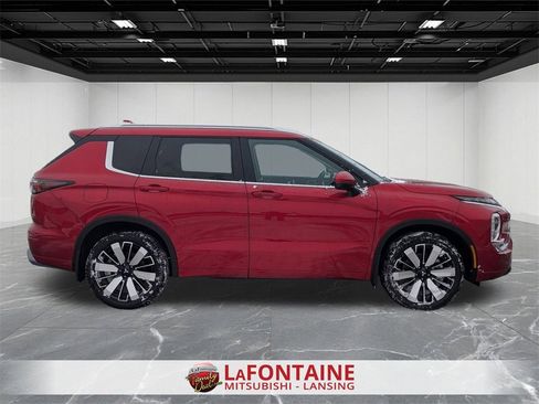New 2026 Mitsubishi Outlander SEL image 6